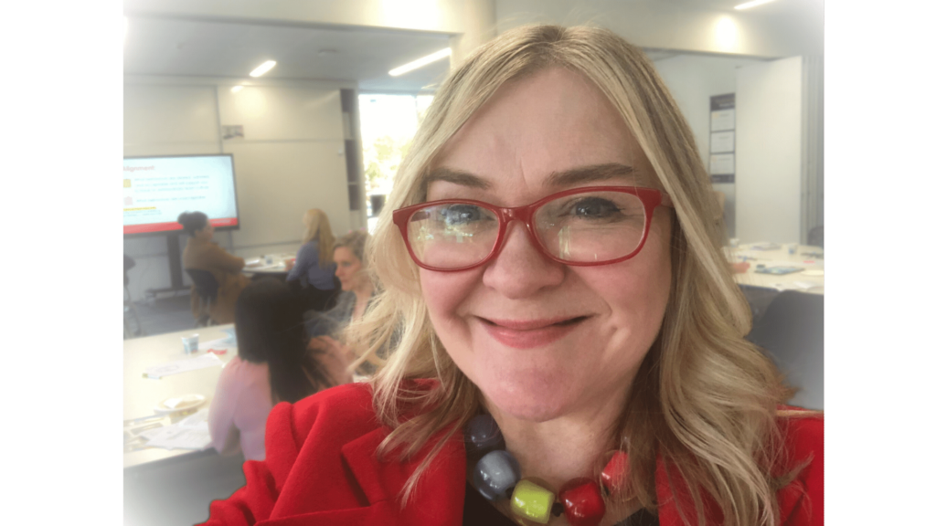 Jane Wundersitz, Keynote speaker, Leadership trainer, Teambuilding, Public Speaking, University team building, Online Speaker, Virtual Workshop, facilitator